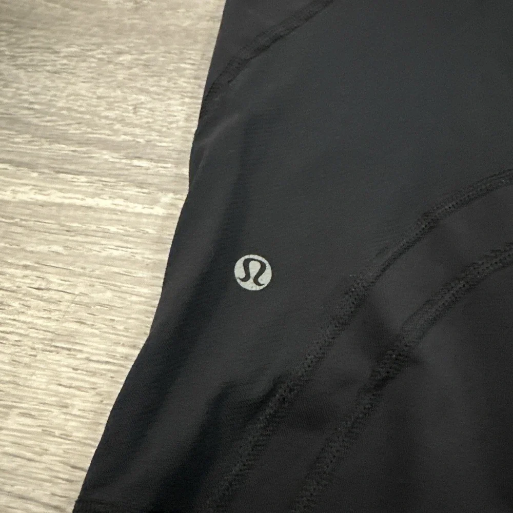 Lululemon Women's Size 8 Cropped Leggings